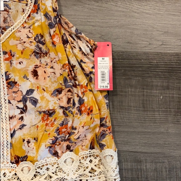 Floral tank top with lace detail - Picture 2 of 3